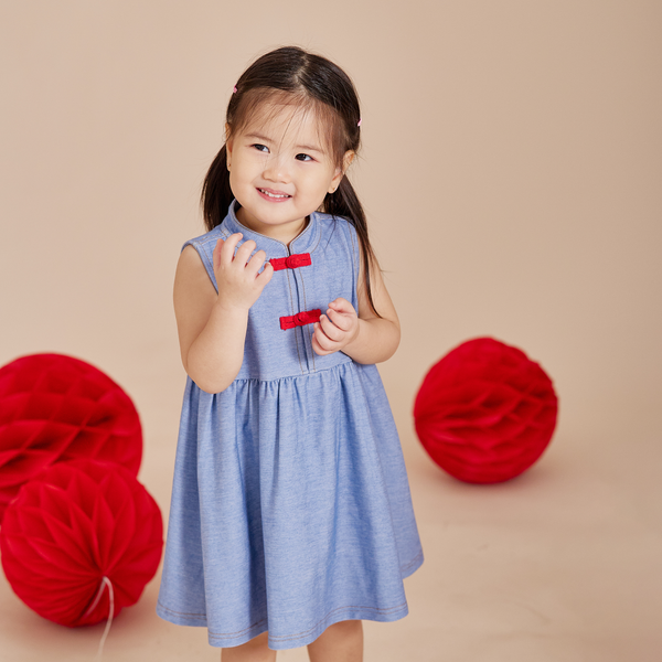 Girl Wearing OETEO CNY Modern Blessings Toddler Sleeveless Mandarin Dress