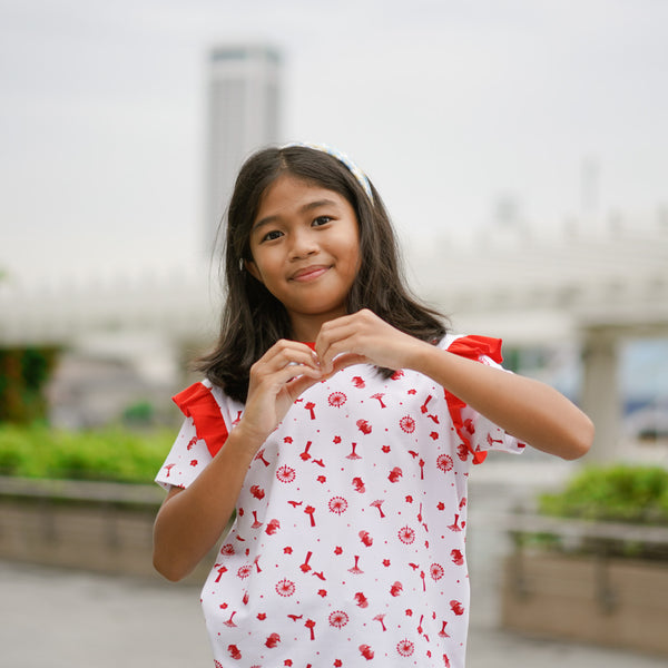 Girl Wearing OETEO Heritage Singapore Icons Kid Girl’s Tee